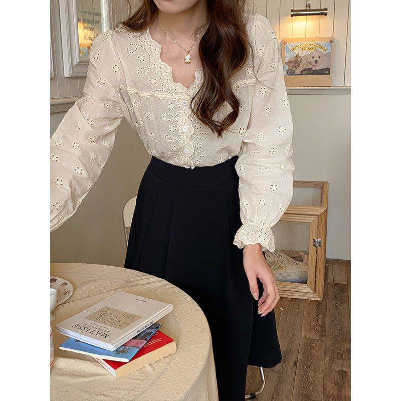 Damen Bluse mit Spitzenkante und Knopfdetails Drune