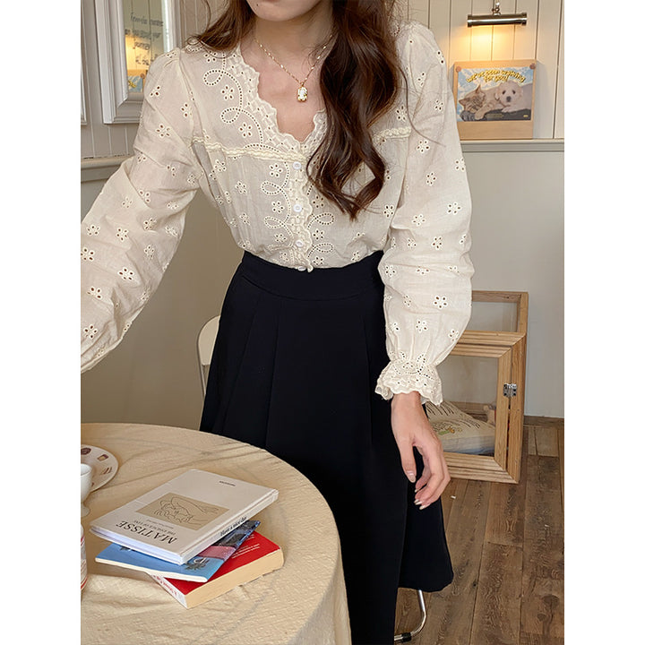 Damen Bluse mit Spitzenkante und Knopfdetails Drune