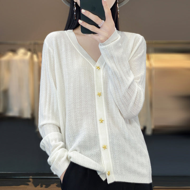 Damen Leichter V‑Ausschnitt-Cardigan mit strukturierter Längsrippe und Sternknöpfen Drune