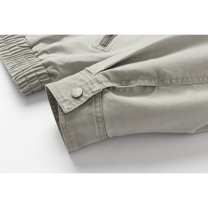 Herren Kurzblouson im Boxy‑Cut aus Canvas mit diagonalen Reißverschlusstaschen und elastischem Saum Drune