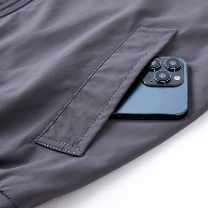 Herren minimalistischer Nylon-Bomber mit wattierter Innenlage und Ärmel-Pattentasche Drune