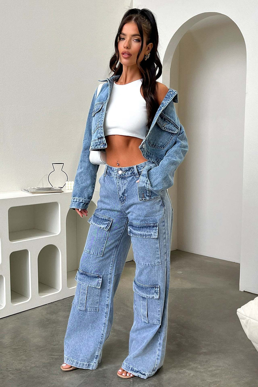 Damen nan High‑Waist Utility-Denimhose mit aufgesetzten Knie-Patches, Cargo‑Taschen und weitem Schlag Drune