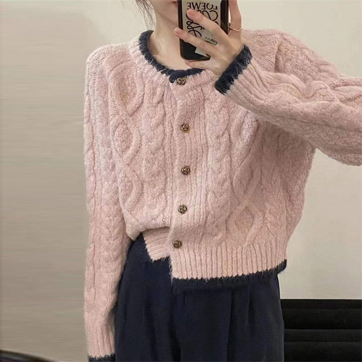 Damen Grobstrickjacke mit elegantem Zopfmuster und dekorativen Knöpfen Drune