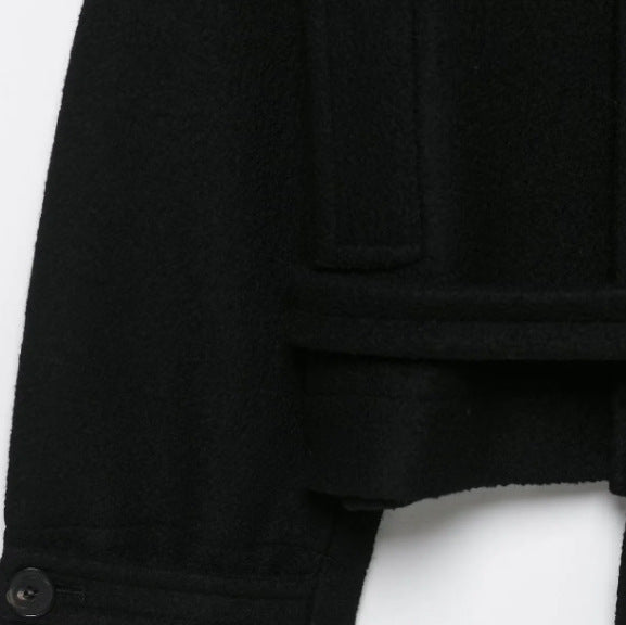 Damen Kurz geschnittener Duffle‑Cape‑Mantel mit hohem Funnelkragen, Knebelverschlüssen und Bindegürtel Drune