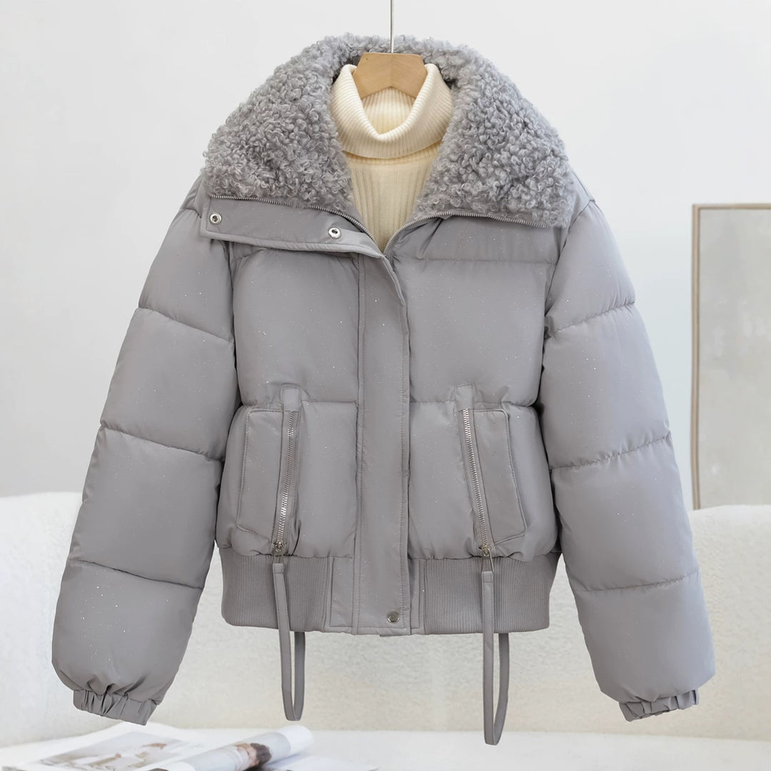 Damen Kurz geschnittene Pufferjacke mit Teddykragen, Reißverschlusstaschen und Rippbündchen Drune