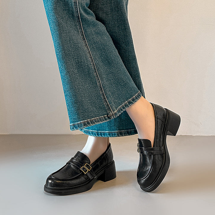 Damen Loafer mit skulpturalem Blockabsatz und Doppelriemen-Detail Drune