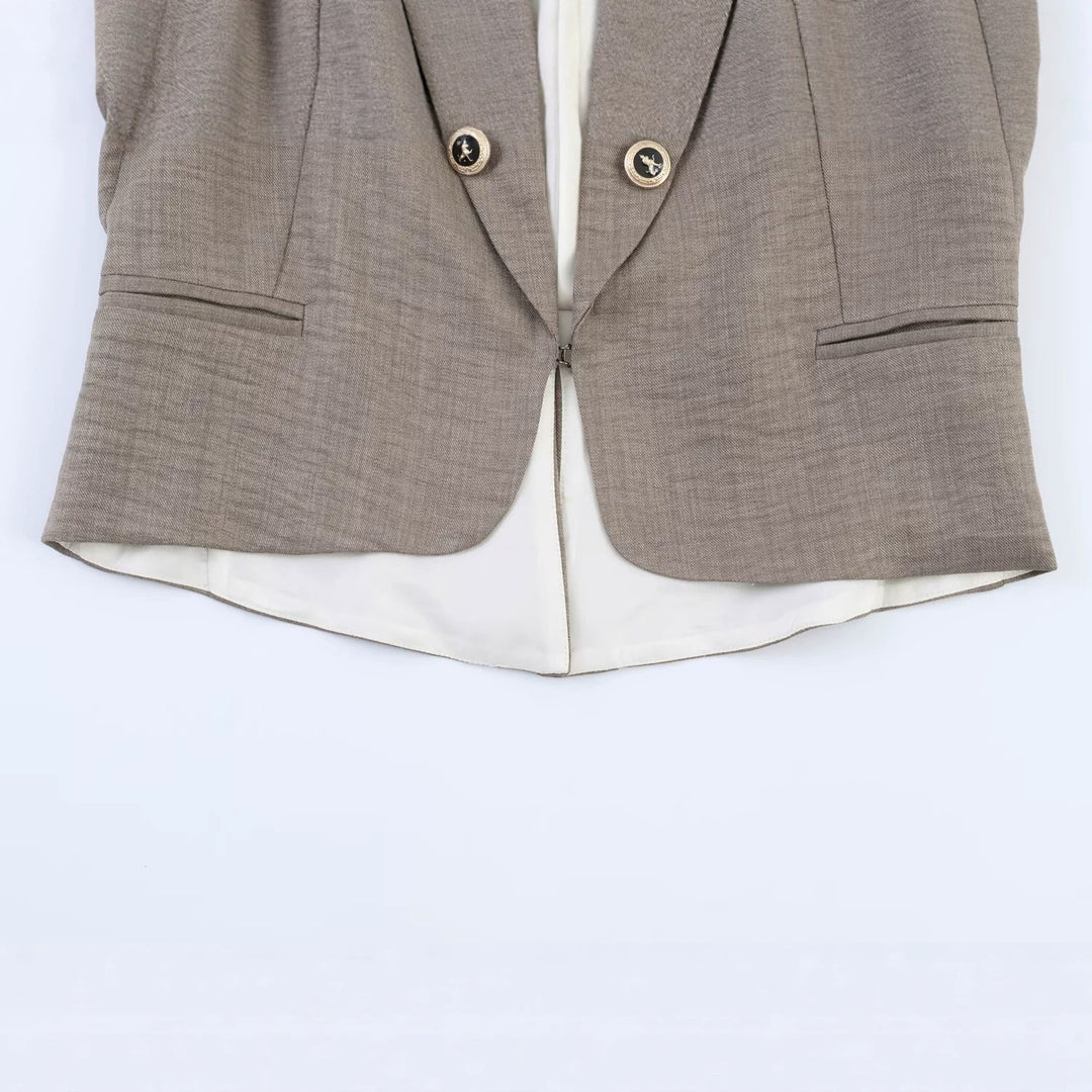 Damen Kurzblazer mit Stehkragen, doppelreihiger Zierknopfleiste und taillierter Silhouette Drune