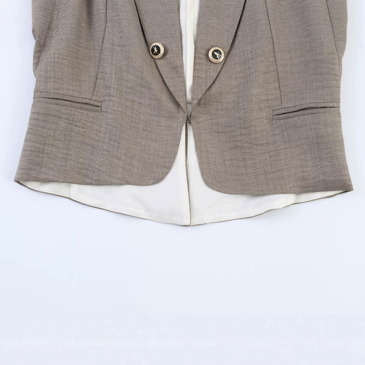 Damen Kurzblazer mit Stehkragen, doppelreihiger Zierknopfleiste und taillierter Silhouette Drune