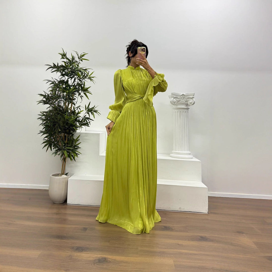 Damen Maxikleid mit figurschmeichelndem Schnitt und eleganter Raffung Drune