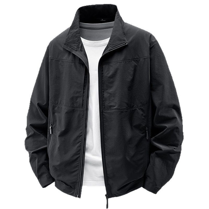 Herren Leichte urbane Windjacke mit Stehkragen, wasserabweisender Gewebemischung und verdeckten Reißverschlüssen Drune