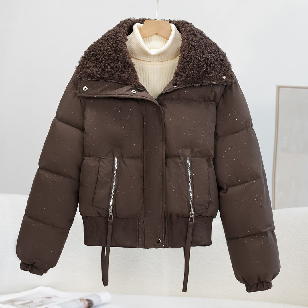 Damen Kurz geschnittene Pufferjacke mit Teddykragen, Reißverschlusstaschen und Rippbündchen Drune