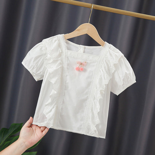 Mädchen Bluse mit verspieltem Rüschendesign und kunstvoller Häkelverzierung Drune