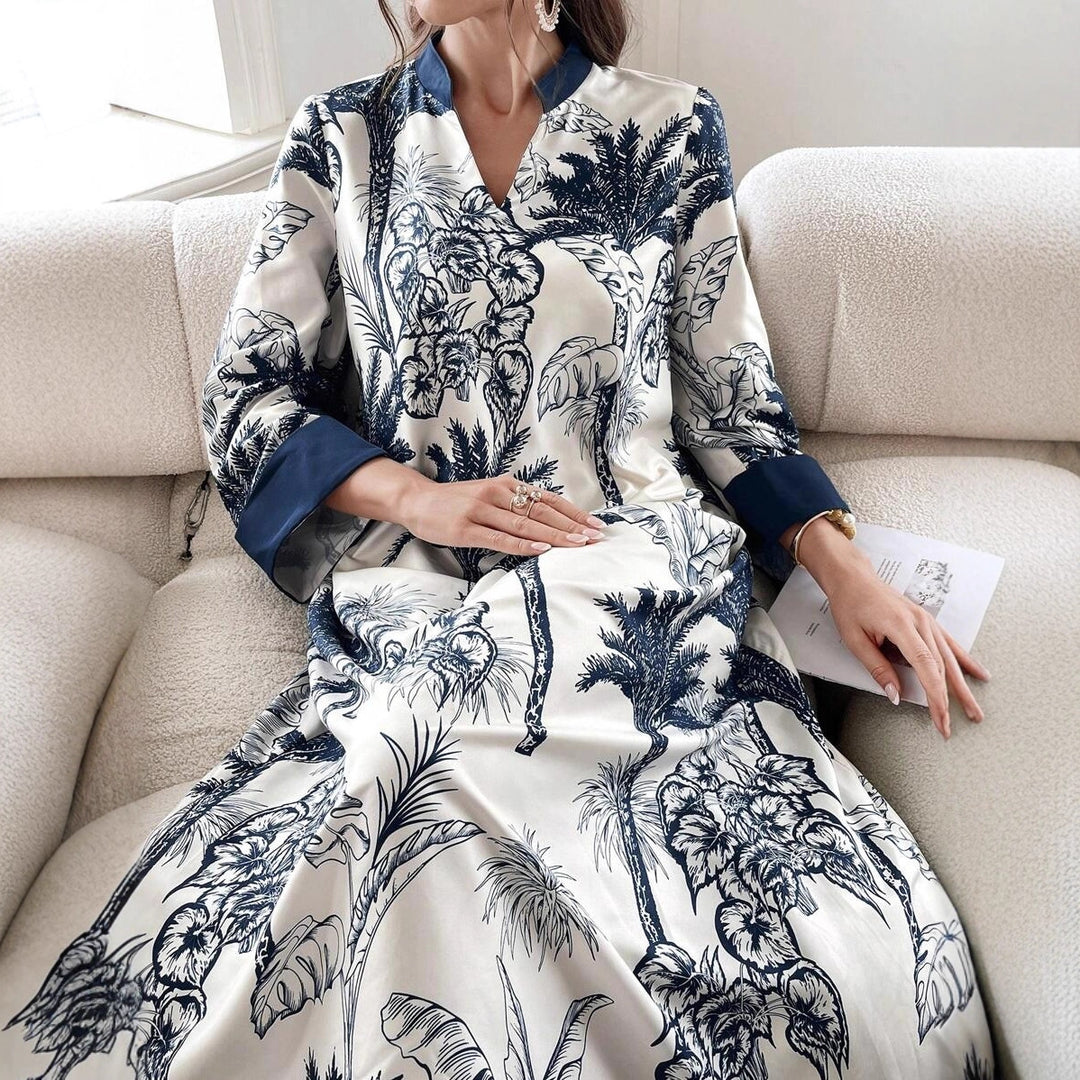 Damen Maxikleid in Satinoptik mit Palmenprint, Stehkragen und weitem 3/4-Ärmel Drune