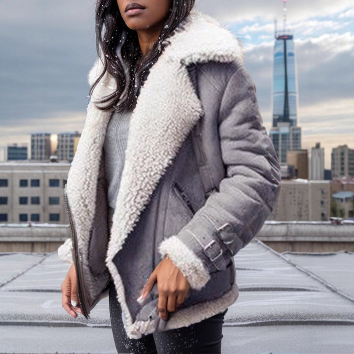 Damen Kurz geschnittene Aviator-Lederjacke mit Teddyfell‑Futter und Reißverschlussdetails Drune