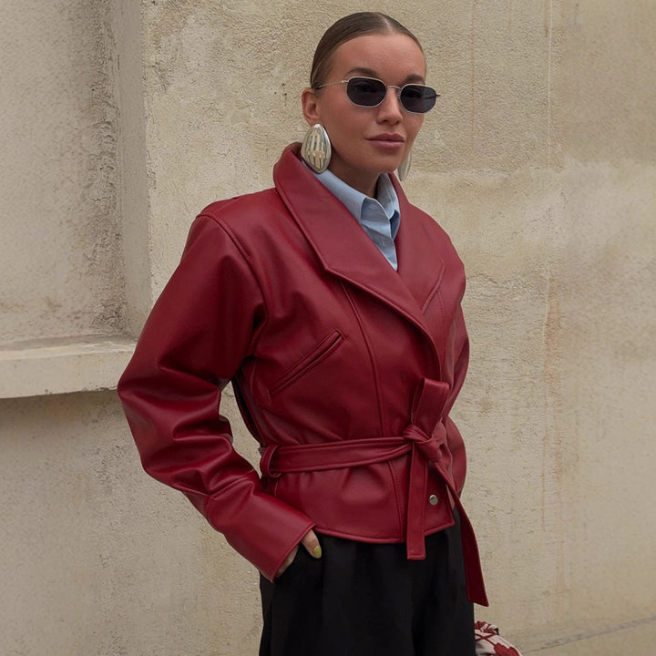 Damen modische Kunstlederjacke mit Gürtel und steigendem Kragen Drune