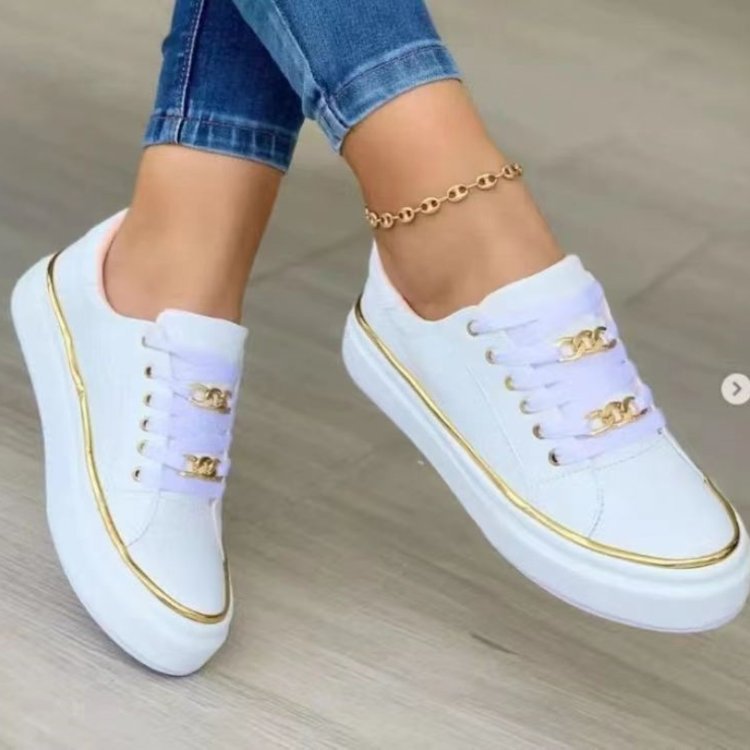 Damen Plateausneaker mit goldener Zierkante und Schmuckketten‑Details Drune