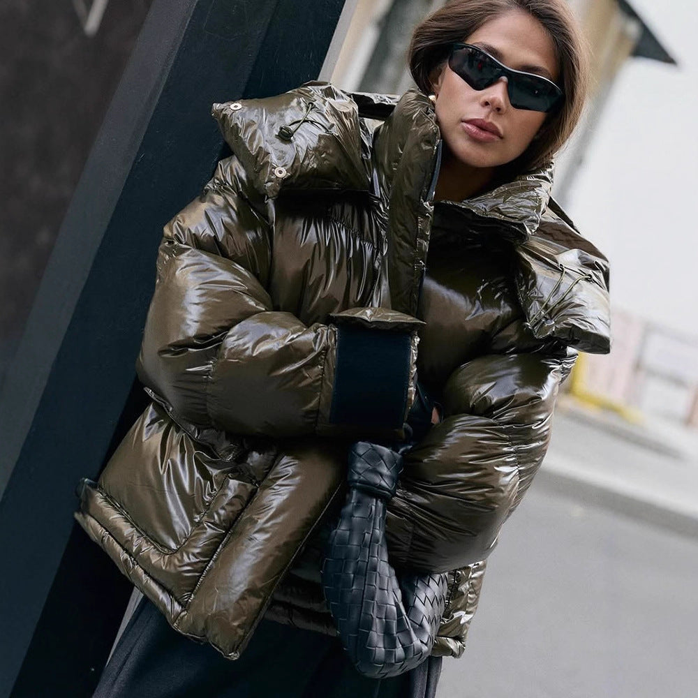 Damen wattierte Kurzjacke mit Hochglanzfinish, Oversize-Schnitt und Kapuze Drune