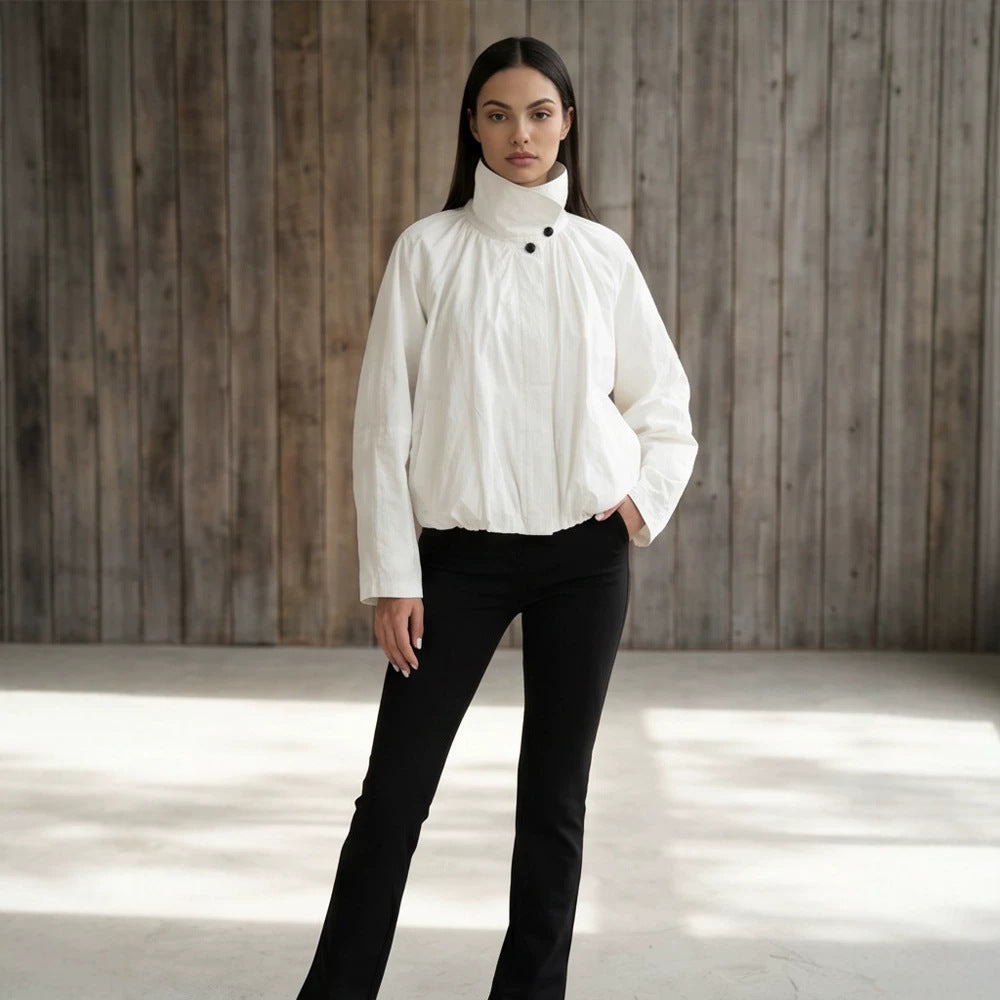 Damen Kurzjacke mit hohem Stehkragen, geraffter Schulterpartie und elastischem Saum Drune