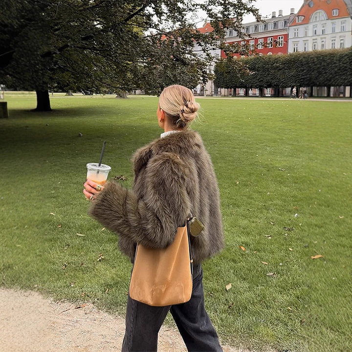 Damen Boxy-Kunstfelljacke mit voluminösem Schalkragen und weicher Teddystruktur Drune