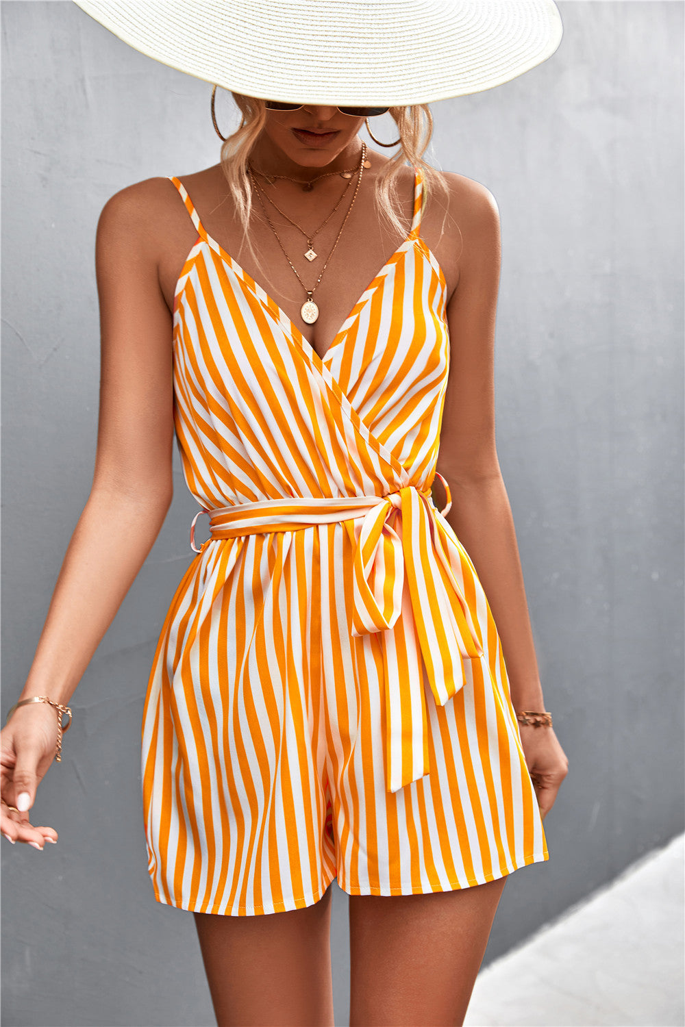 Damen Jumpsuit mit schickem Wickeldesign und tailliertem Gürtel Drune