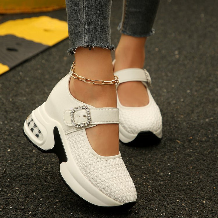 Damen Plateausneaker-Mules mit gestricktem Obermaterial, Schmuckriemen und skulpturierter Luftsohle Drune
