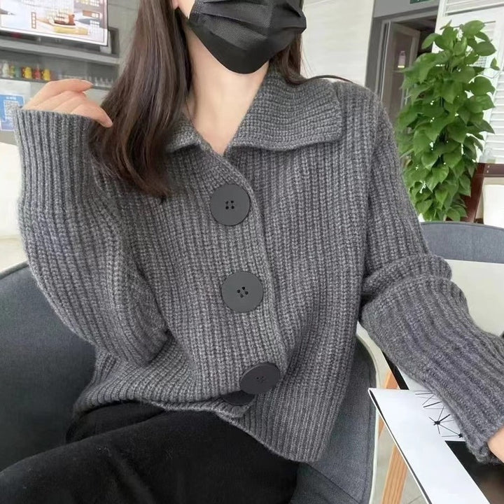 Damen Kuschelige Strickjacke mit breiten Knöpfen und klassischem Kragen Drune