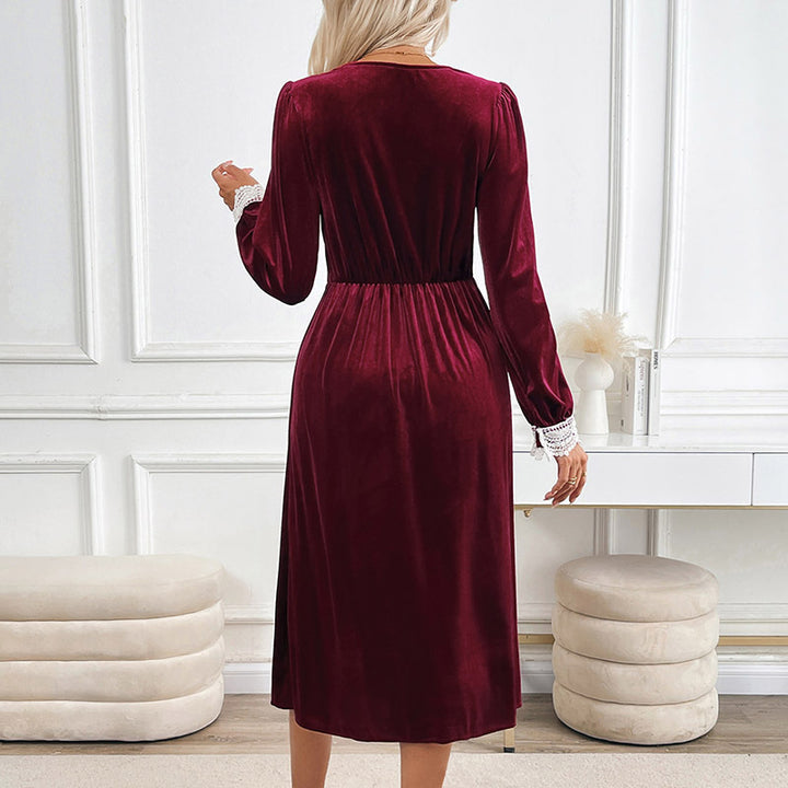 Damen Elegantes Samtkleid mit Spitzenakzenten und Knopfdetails Drune