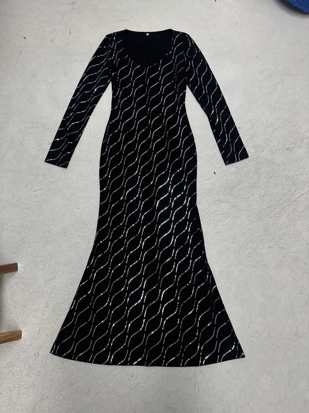 Damen Figurbetontes Maxikleid mit langen Ärmeln und wellenförmiger Paillettenverzierung Drune