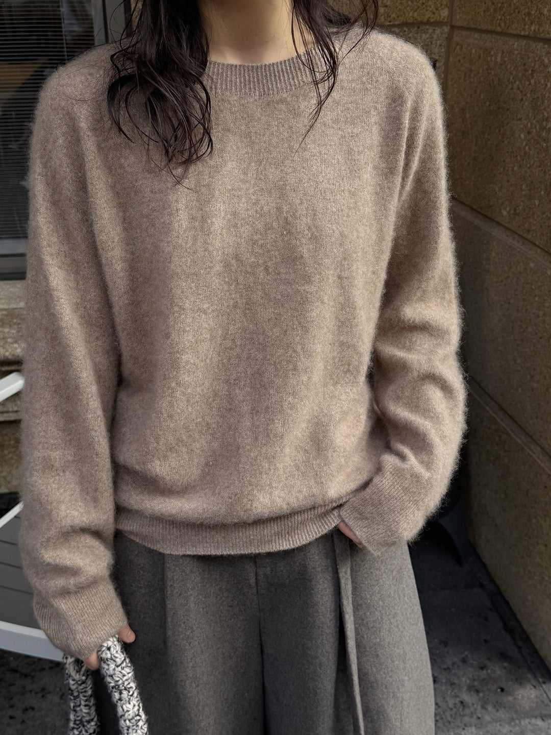 Damen Weicher Fluffy-Strickpullover mit feinem Rundhalsausschnitt und geripptem Saum Drune