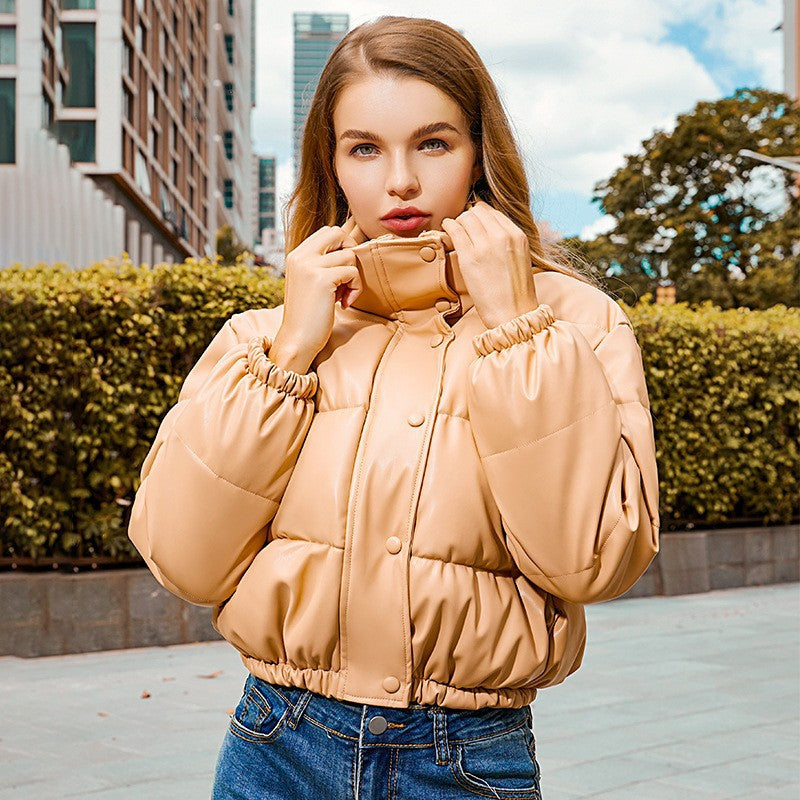 Damen nan kurze gesteppte Kunstleder-Steppjacke mit hohem Stehkragen, Druckknopf-Leiste und verstellbarem Kordelzugsaum Drune