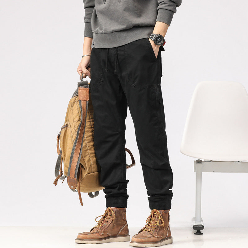Herren Field-Joggerhose im Military-Workwear-Look mit Ziernähten, aufgesetzten Utility-Taschen und Kordelbund Drune