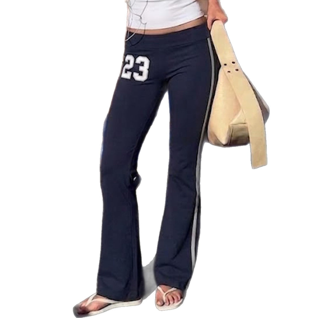 Damen Flared-Trainingshose mit Kontraststreifen und Zahl-Applikation Drune