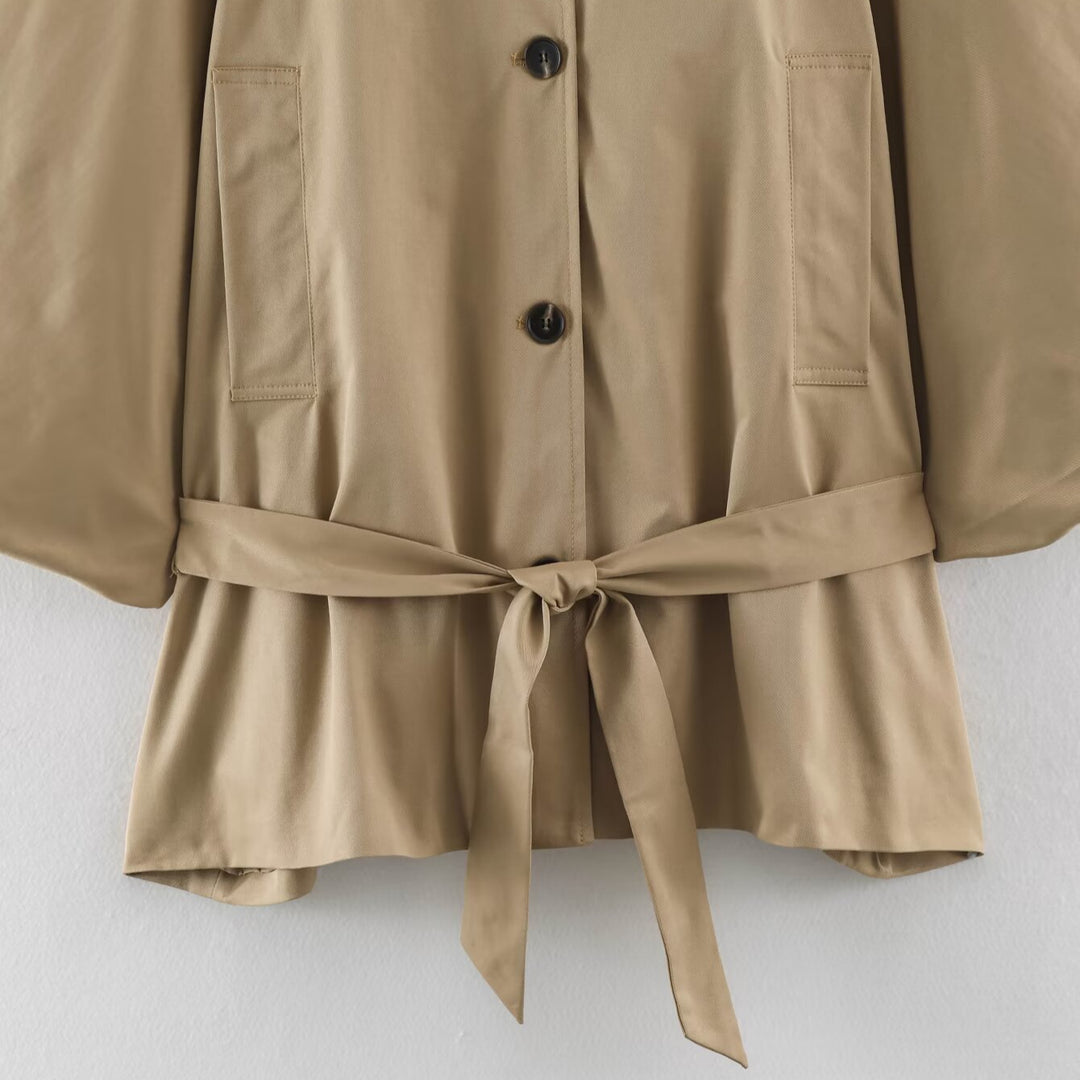 Damen Kurzes Cape‑Trench mit weitem Fledermausärmel, Stehkragen und Taillengürtel Drune