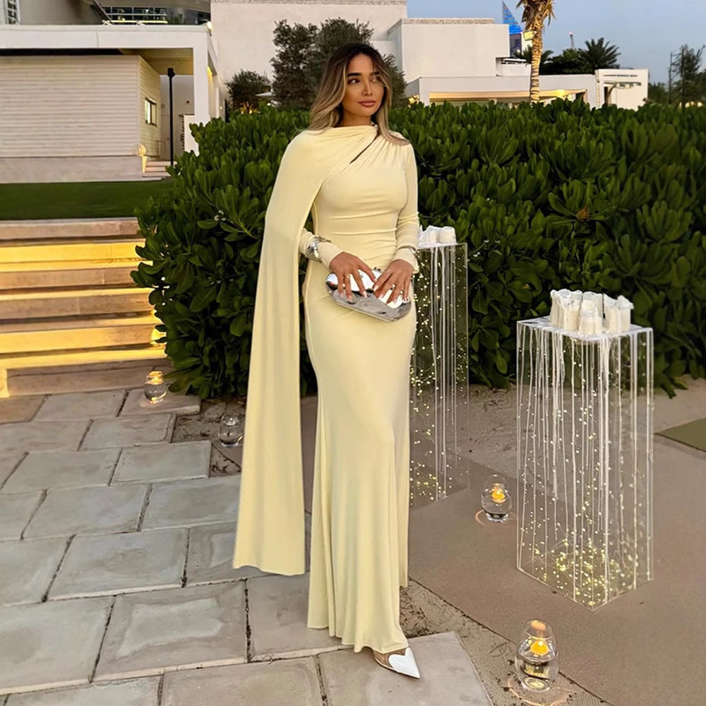 Damen Tailliertes Maxikleid mit einseitigem Cape und hohem Kragen Drune