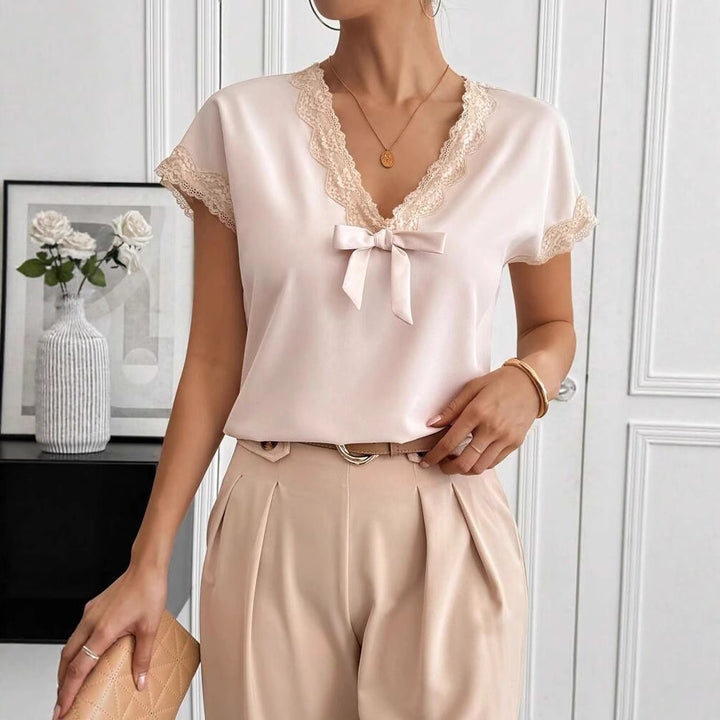 Damen Blusenshirt mit floralem Spitzensaum und satiniertem Finish Drune