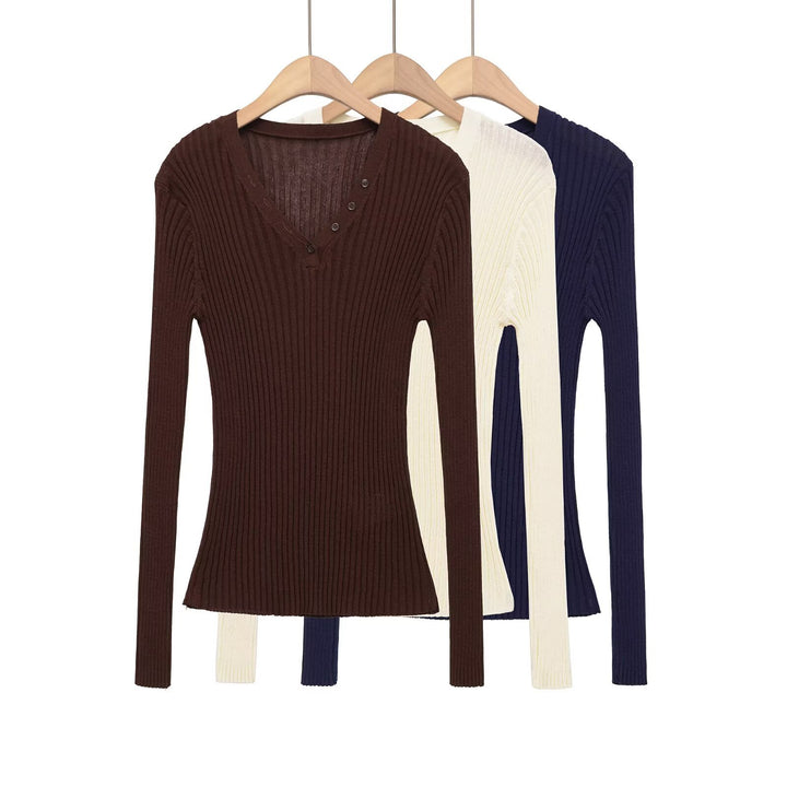 Damen Figurbetontes Rippstrick-Longsleeve mit V-Ausschnitt und Zierknopfleiste Drune