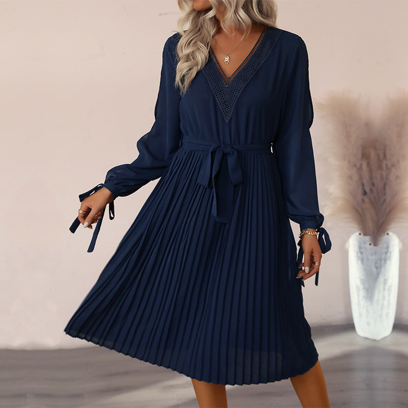 Damen Plissiertes Chiffon‑Look Midikleid mit V‑Ausschnitt und Spitzeneinsatz sowie Bindegürtel Drune