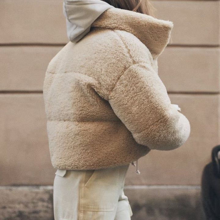 Damen kuschelige cropped Teddyjacke mit hohem Kragen und seitlichen Taschen Drune