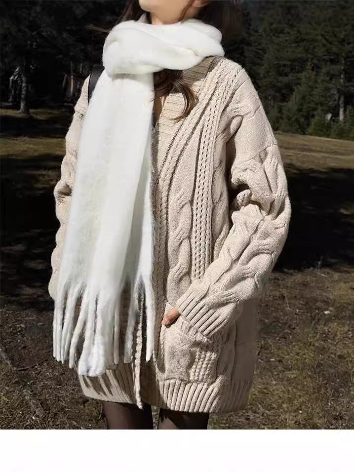 Damen Strickcardigan mit tiefem V-Ausschnitt und strukturiertem Zopfmuster Drune
