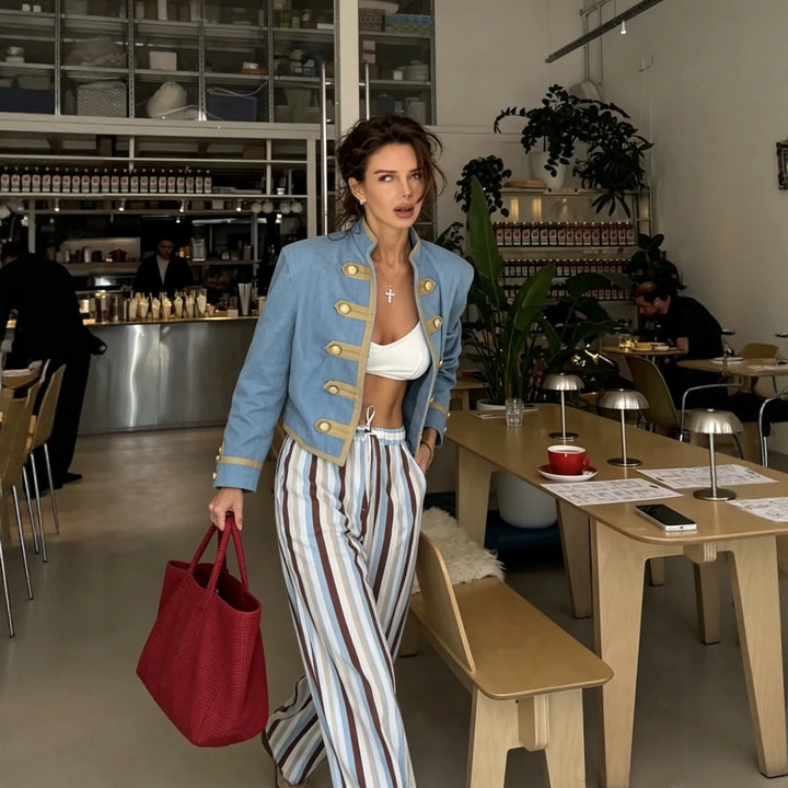 Damen Kurzblazer im Offiziersstil mit goldenen Zierleisten und Stehkragen Drune