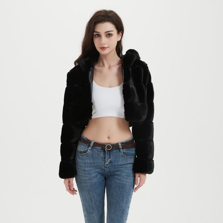 Damen Cropped Kunstpelzjacke mit gestepptem Panel‑Design und Kapuze Drune