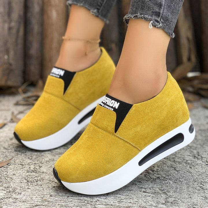 Damen Slip-On Wedge-Sneaker mit verstecktem Keil, Microvelours-Obermaterial und seitlicher Luftkammer Drune