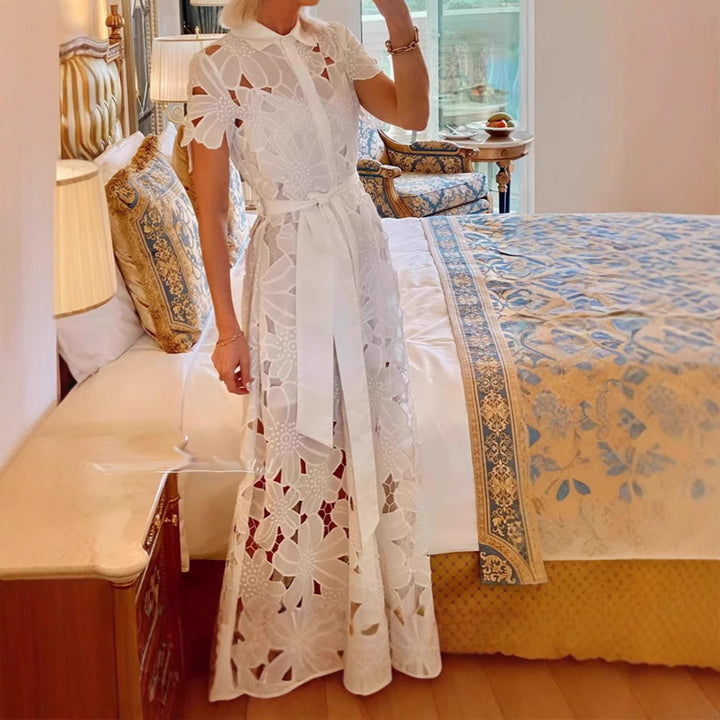 Damen nan langes Spitzenkleid mit Hemdblusenkragen, floraler ausgeschnittener Spitze und Bindegürtel Drune