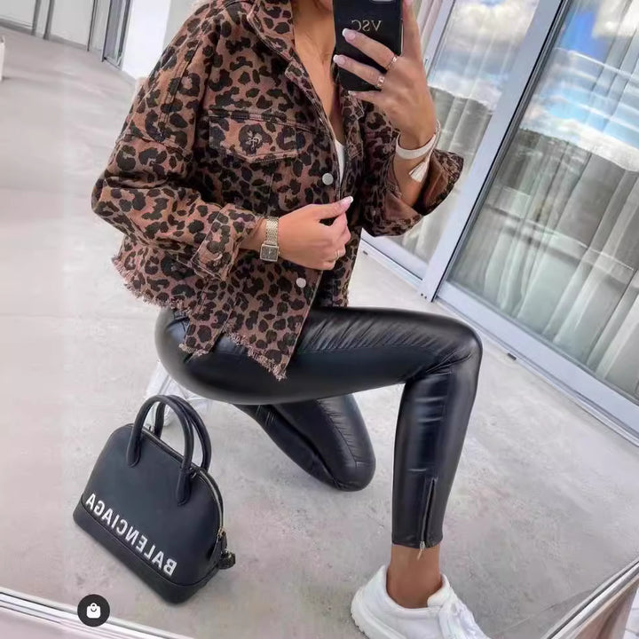 Damen nan kurze Oversize-Jeansjacke mit Leoprint, aufgesetzten Brusttaschen und rohem Saum Drune