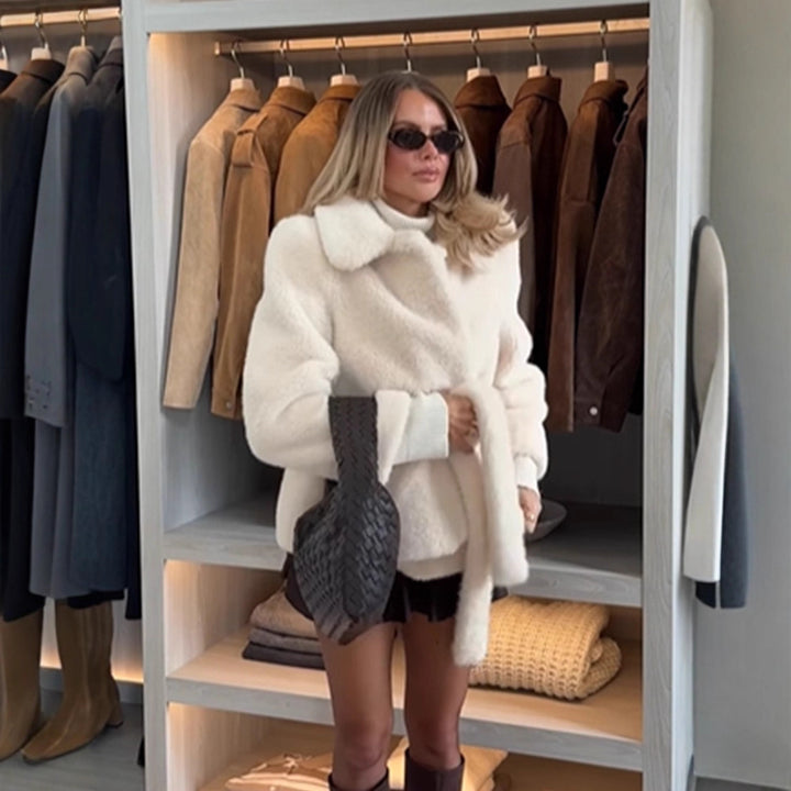 Damen Kurzjacke aus Teddy-Fauxfur mit Oversize-Kragen und Eingrifftaschen Drune