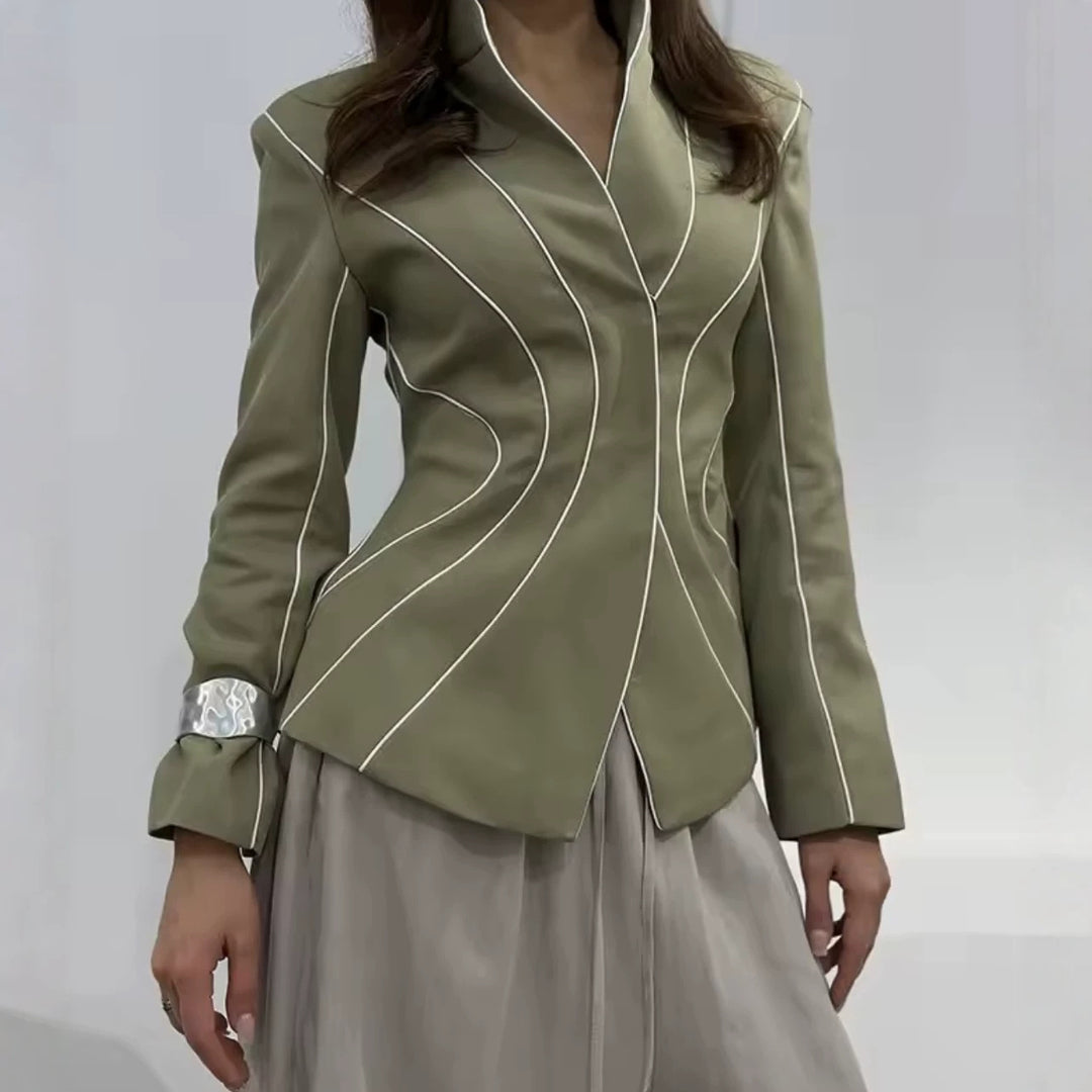 Damen Skulpturale Taillierte Blazerjacke mit Stehkragen und Zierpaspeln Drune