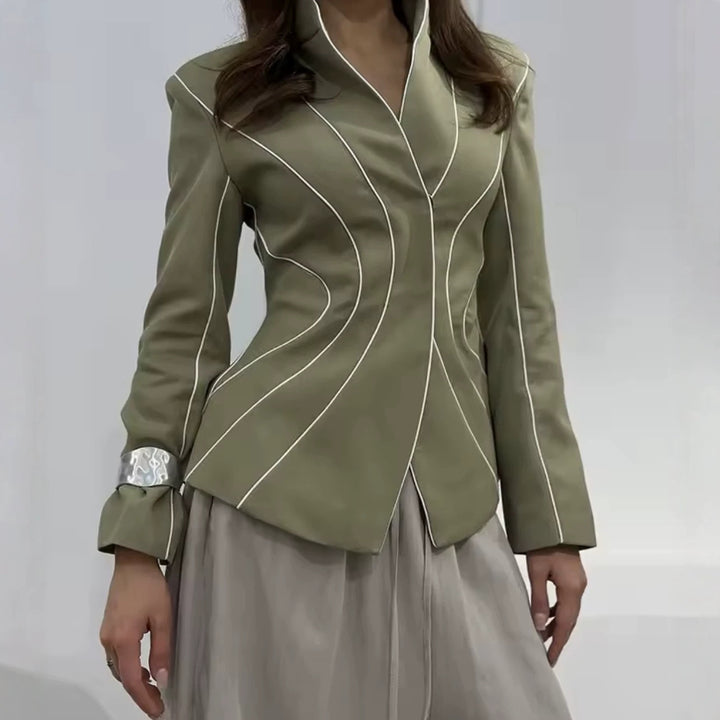 Damen Skulpturale Taillierte Blazerjacke mit Stehkragen und Zierpaspeln Drune