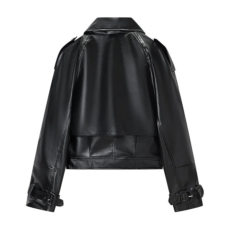 Damen nan kurzer taillierter Bikerblouson aus veganem Lederimitat mit Schalkragen, Taillengürtel und verstellbaren Manschetten Drune