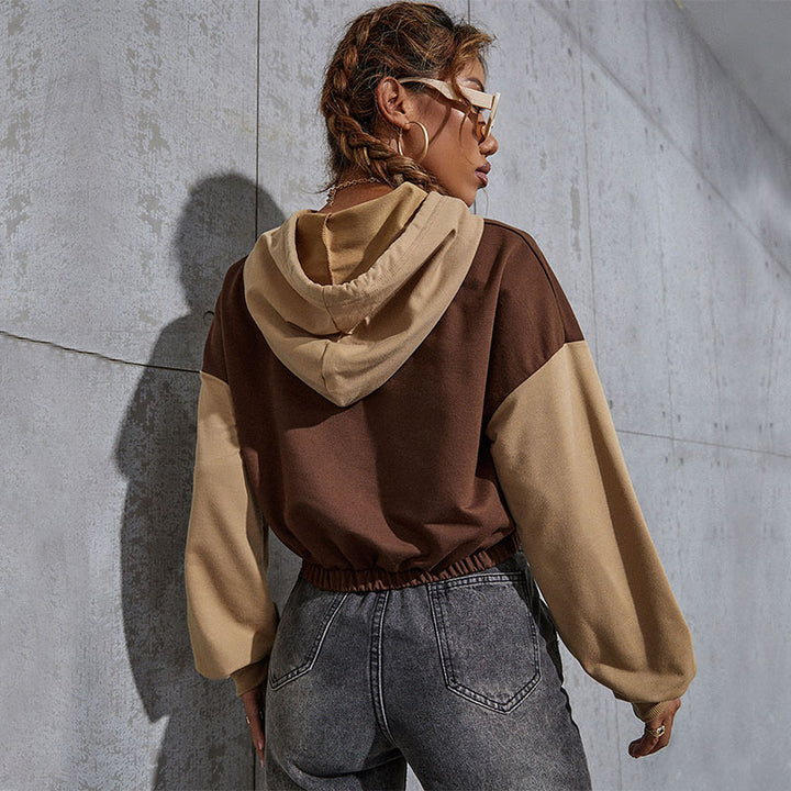 Damen Cropped Hoodie mit Kontrastärmeln, elastischem Saum und schmelzendem Smiley-Print Drune
