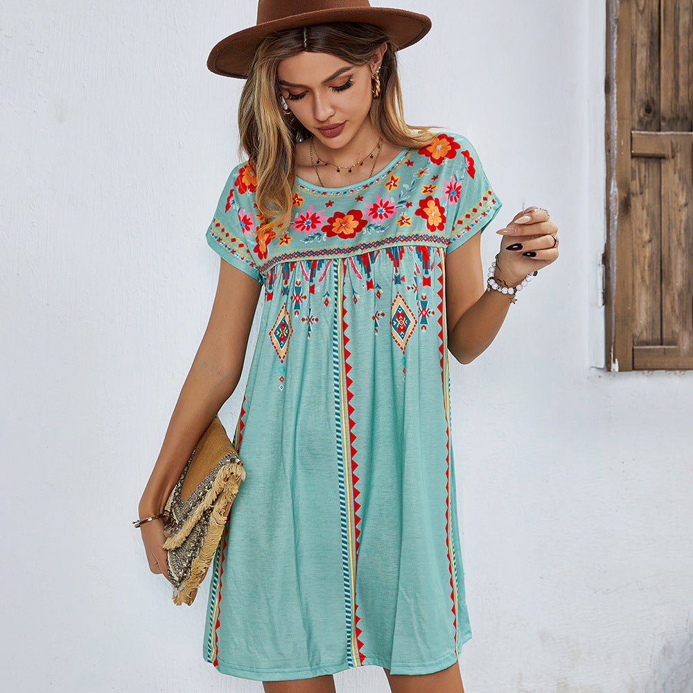 Damen kurzärmeliges Sommerkleid mit buntem Stickdesign und weiter A-Linie Drune
